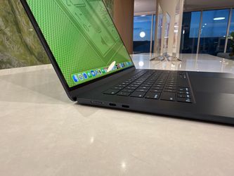 Apple MacBook Air 15" M4 chip 16GB RAM 256GB 2025 Model