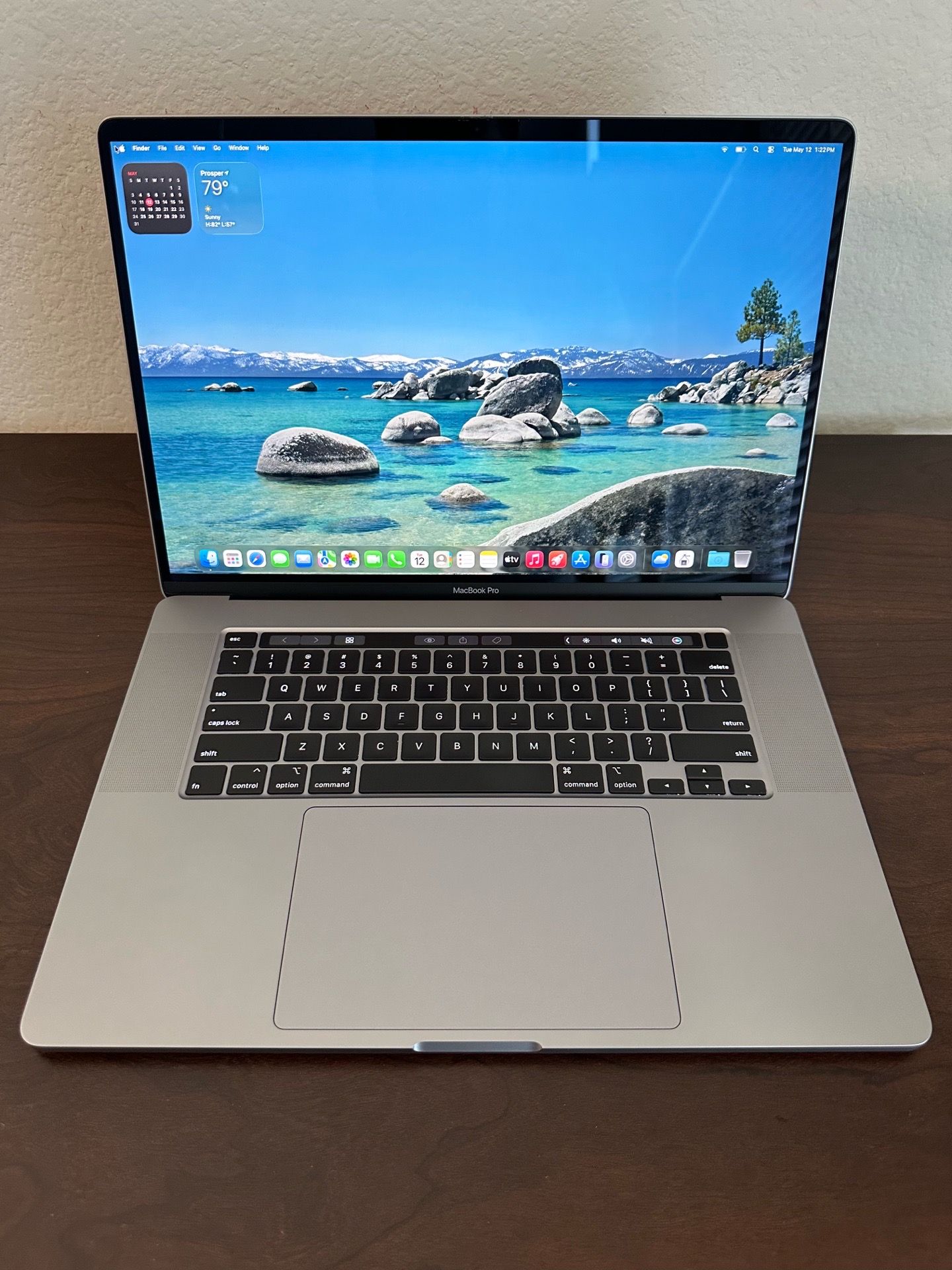 16” MacBook Pro 2.4GHz i9 32gb 512gb SSD Tahoe OS
