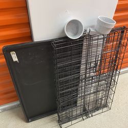 Pet Cartier Cage. Metal. Medium Size. Feeding Dishes. Clean. Excellent Condition.