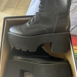 Womens Brand New Platform Boots Size 10-11