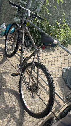 Trek 830 mountain bike check more pictures condition