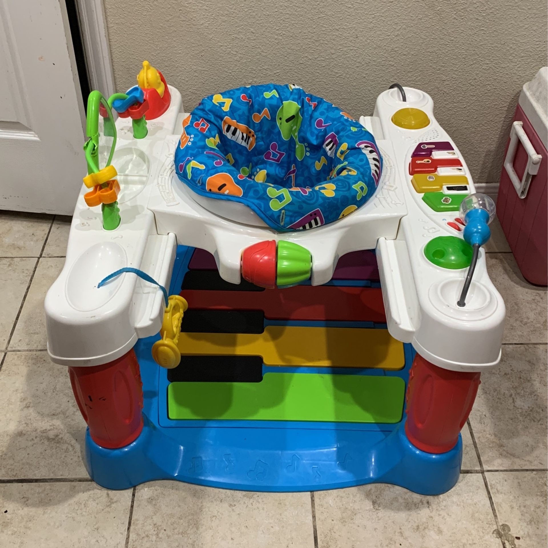 Fisher price Step N Play Piano enables To Walk Front And Back