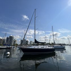 1984 Hunter 31’  Sailboat 