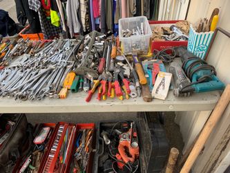 Large Mixed Hand and Power Tool Lot