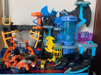 Fisher-Price Imaginext DC Super Friends Batman Batcave Playset DC Toys Table