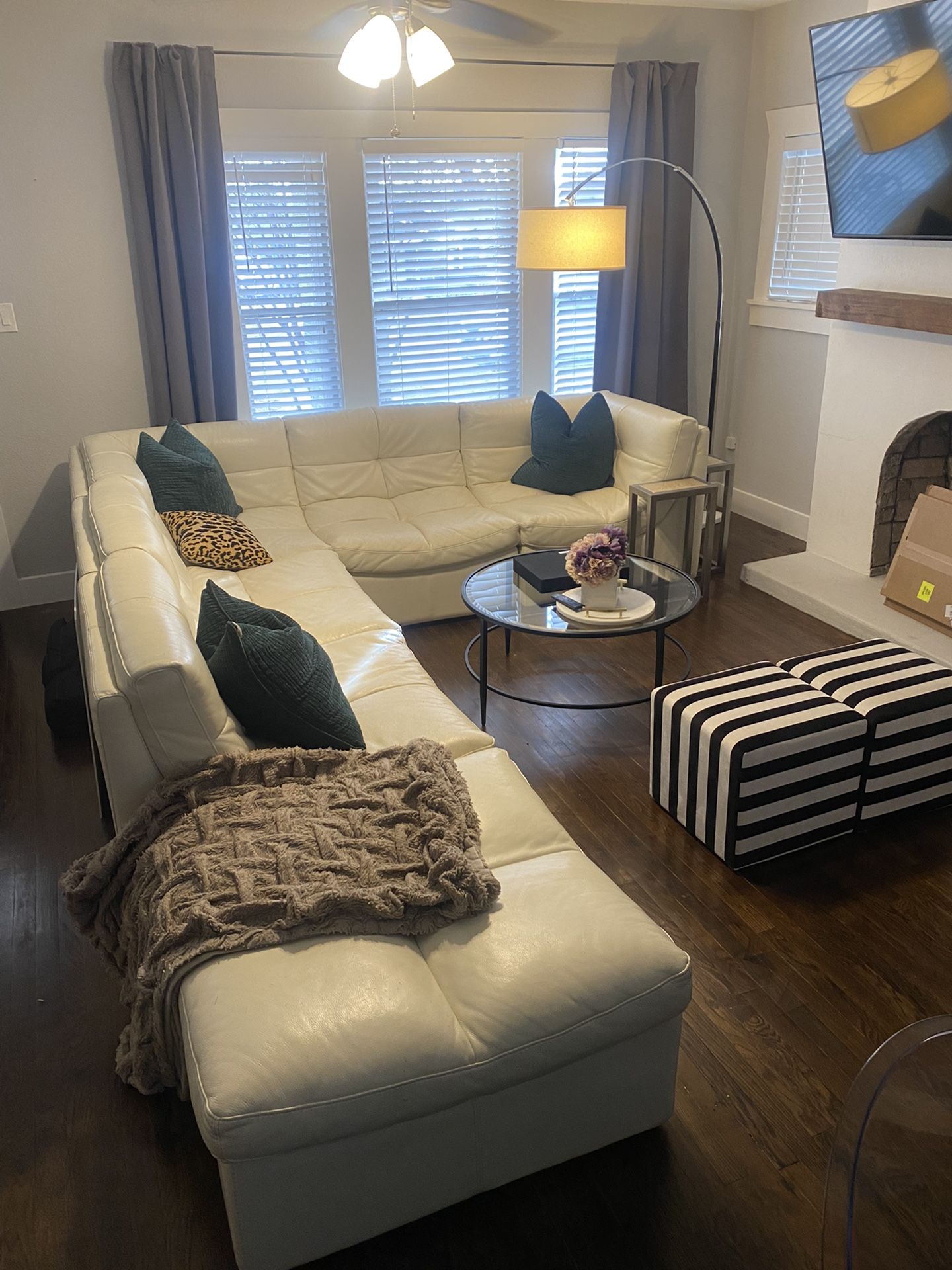 Z gallerie Leather Sectional Sofa for Sale in Fort Worth, TX OfferUp