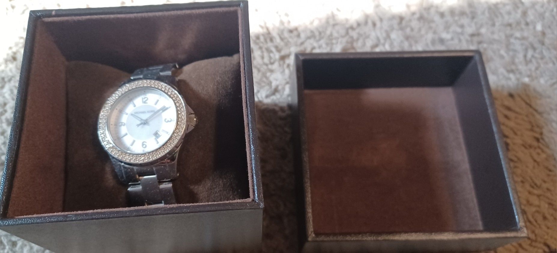 Michael Kors Women's Watch Madison Silver Tone New In Box Never Worn.