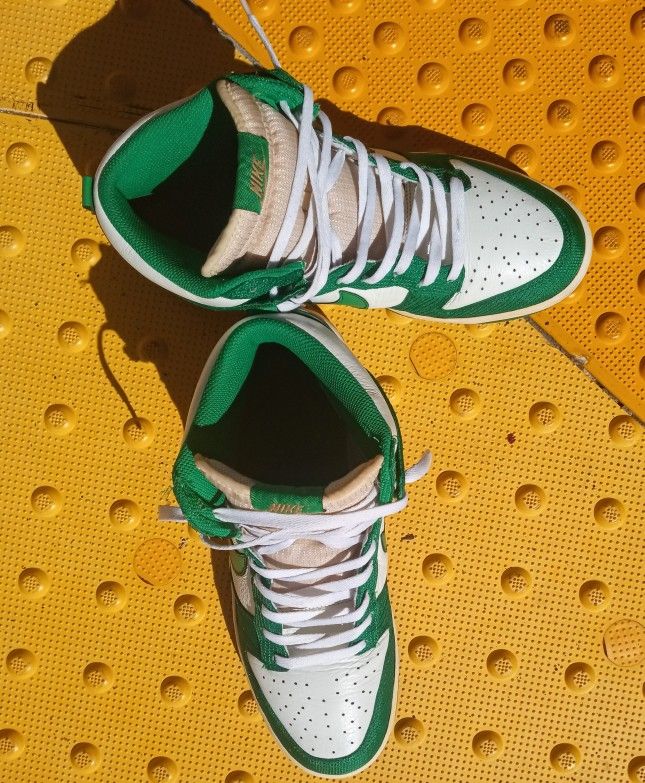 Rare Nike Dunk High (2010) Sail / Lucky Green US Men display picture 3