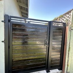 Side Gate