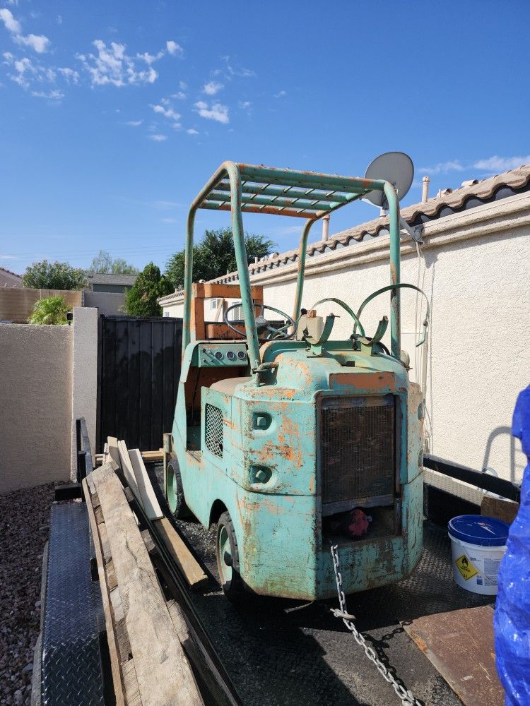 Towmotor Model 420 Propane Forklift