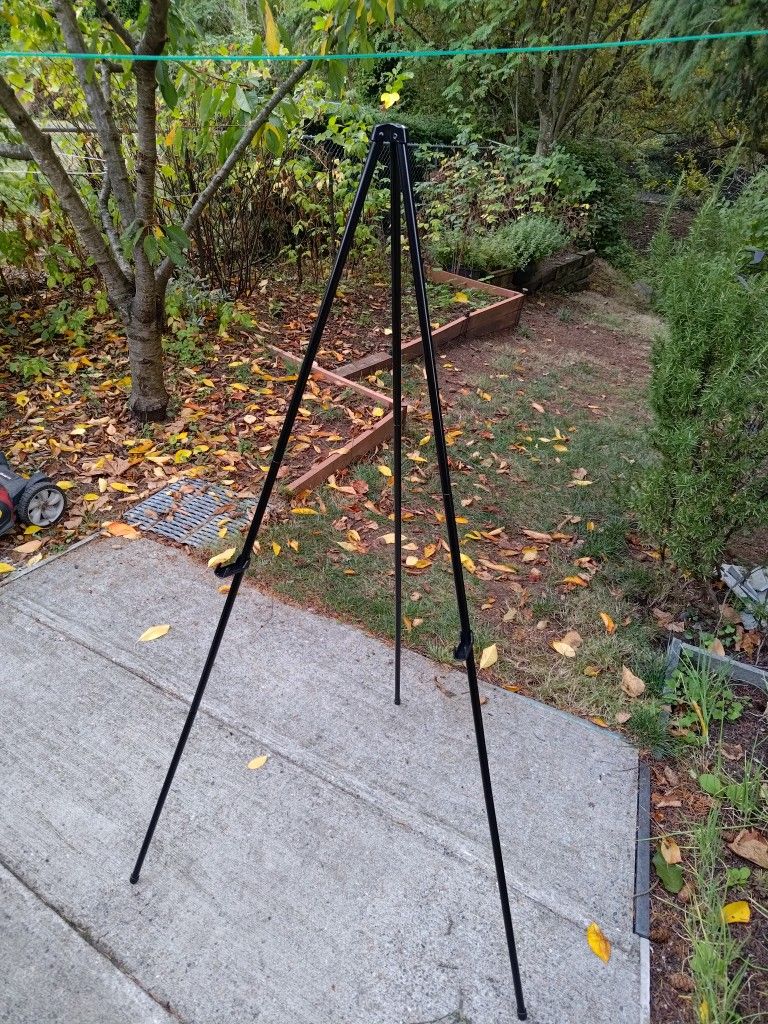 Tri-pod Easel
