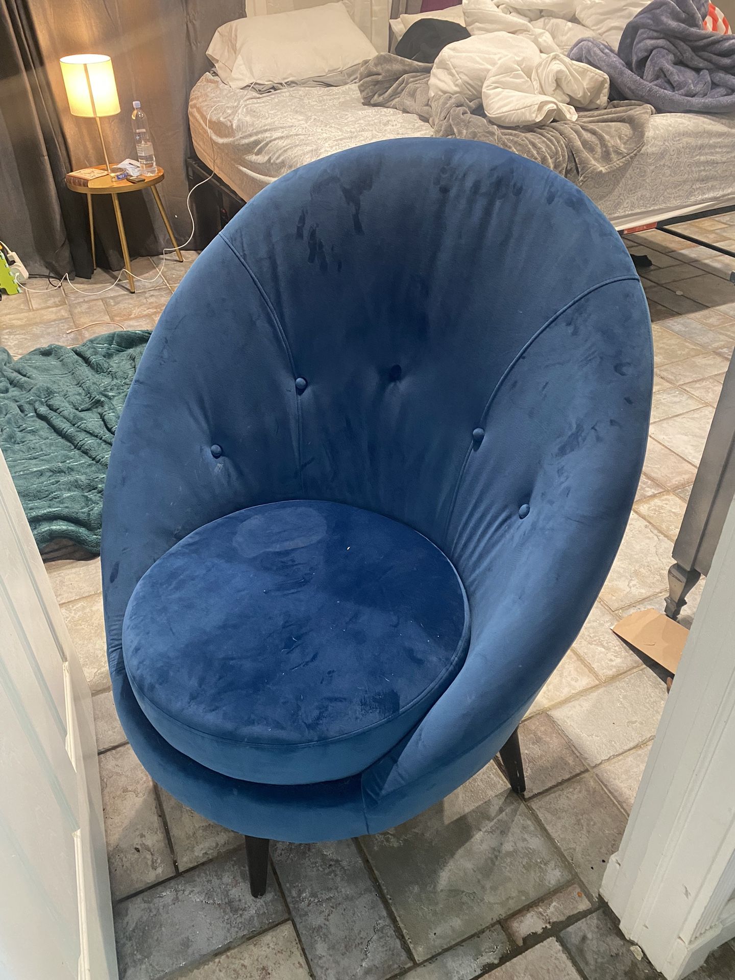 Yankee/Royal blue Suede Swirling Chair 