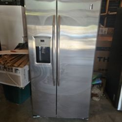Refrigerator 