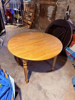 Drop-leaf dining table
