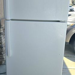 GE Refrigerator 