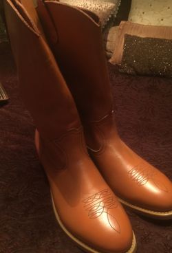 Tuff leather boots 👢!