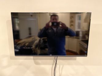 JVC 32 inch LCD TV with wall mount