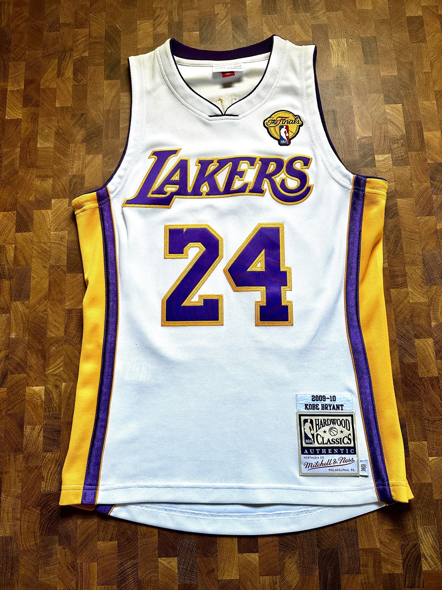 Mitchell & Ness Authentic Jersey Los Angeles Lakers 2009-10 Kobe Bryant, Size 36(S)
