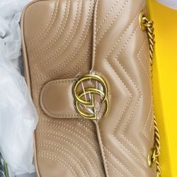 Pretty 🤩 Cross Body Bag With Gold Long Strap 