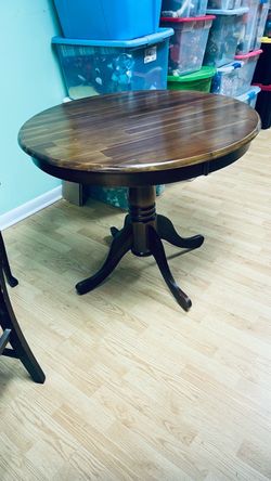 Round Wood Pedestal Dining Table