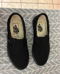 Woman’s shoes size 6