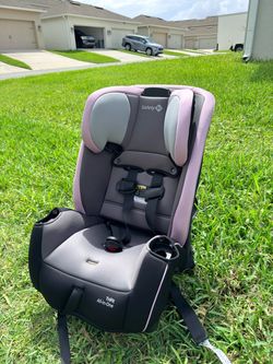 Selling a Safety 1st TriFit car seat /