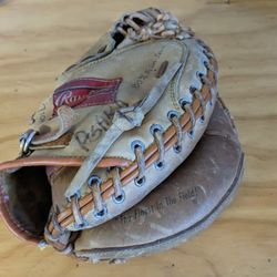 Rawlins Baseball Glove