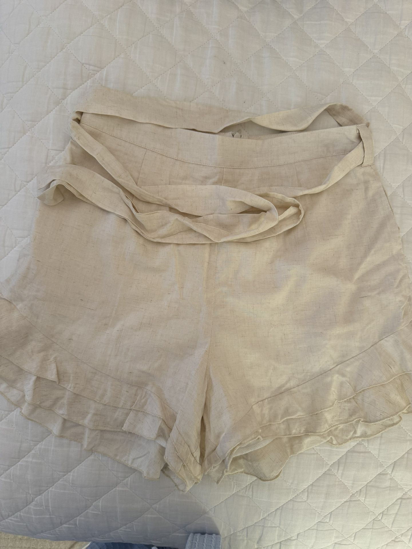 Woman’s Linen Shorts