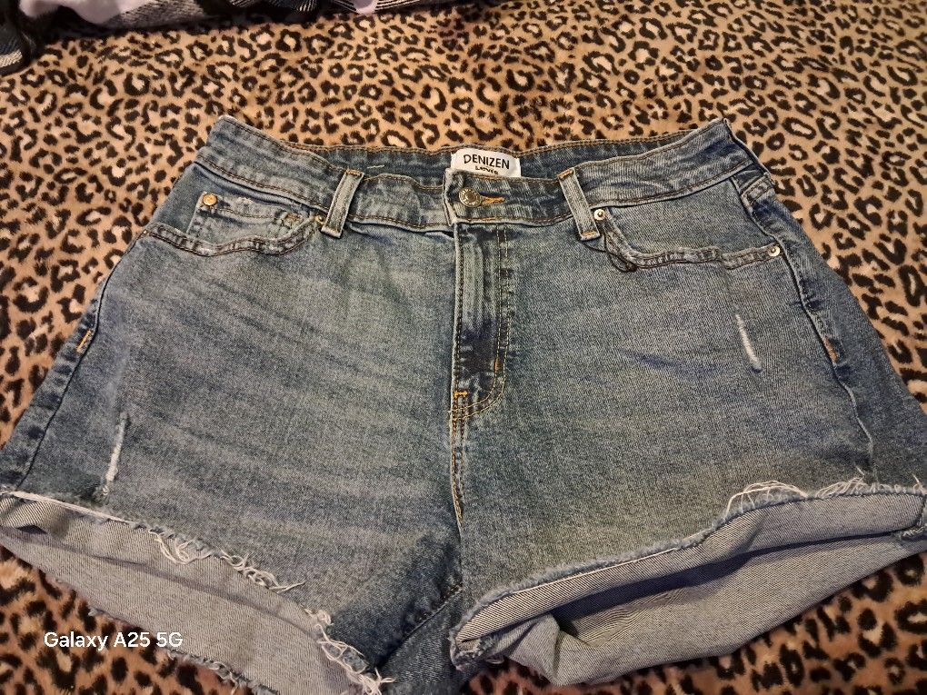 DENIZEN LEVI'S HIGH RISE SHORTS