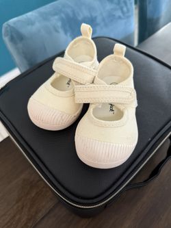 Cat&Jack Toddler Shoes Size 4