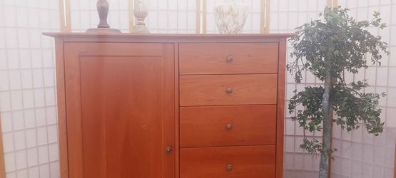 Shaker Style Vintage Solid Wodd Gentlemens Wardrobe/ Dresser,  Delivery