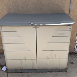 Rubbermaid 2.5 X 5 Shed 