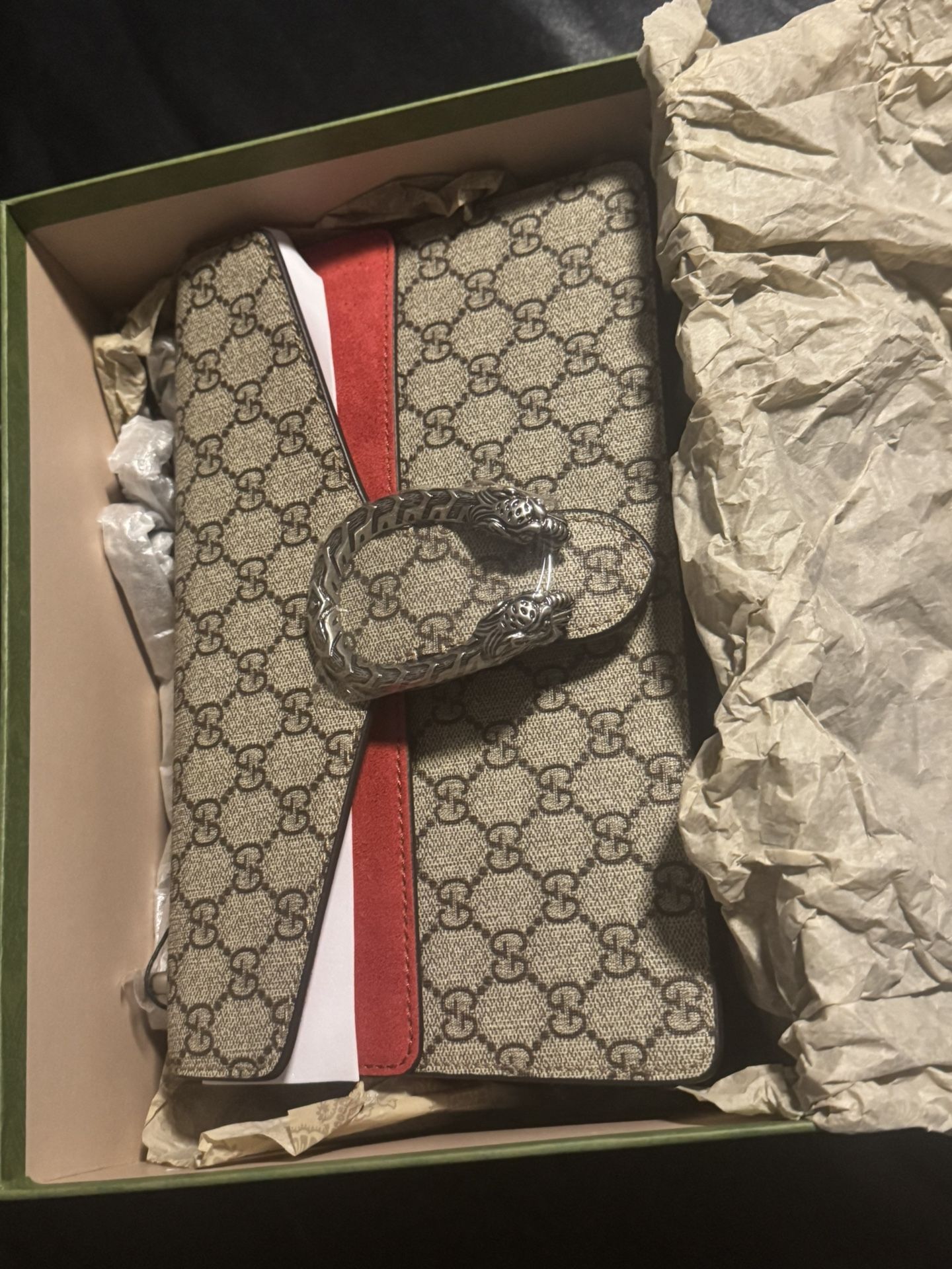 ***WOMANS GUCCI BAG***