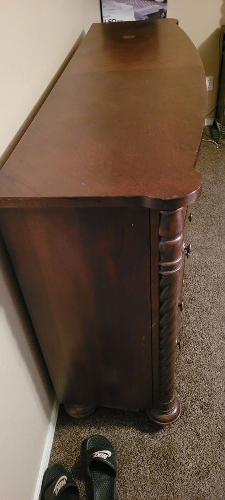 Dresser