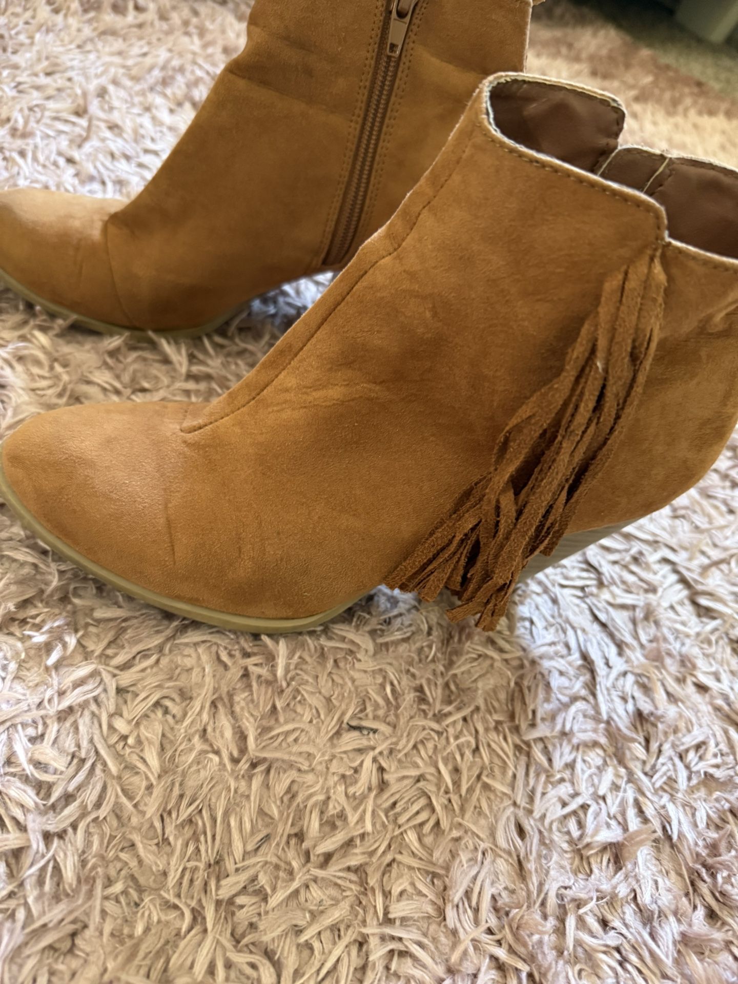 Women’s Fringe Boots 