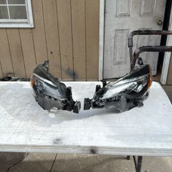 2019 toyota corolla headlights