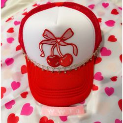 ♡ Bundle Hat + Bracelet Combo For Valentines 