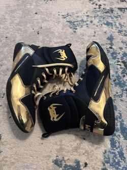 VENUM ELITE BOXING SHOES - BLACK/GOLD Size 12
