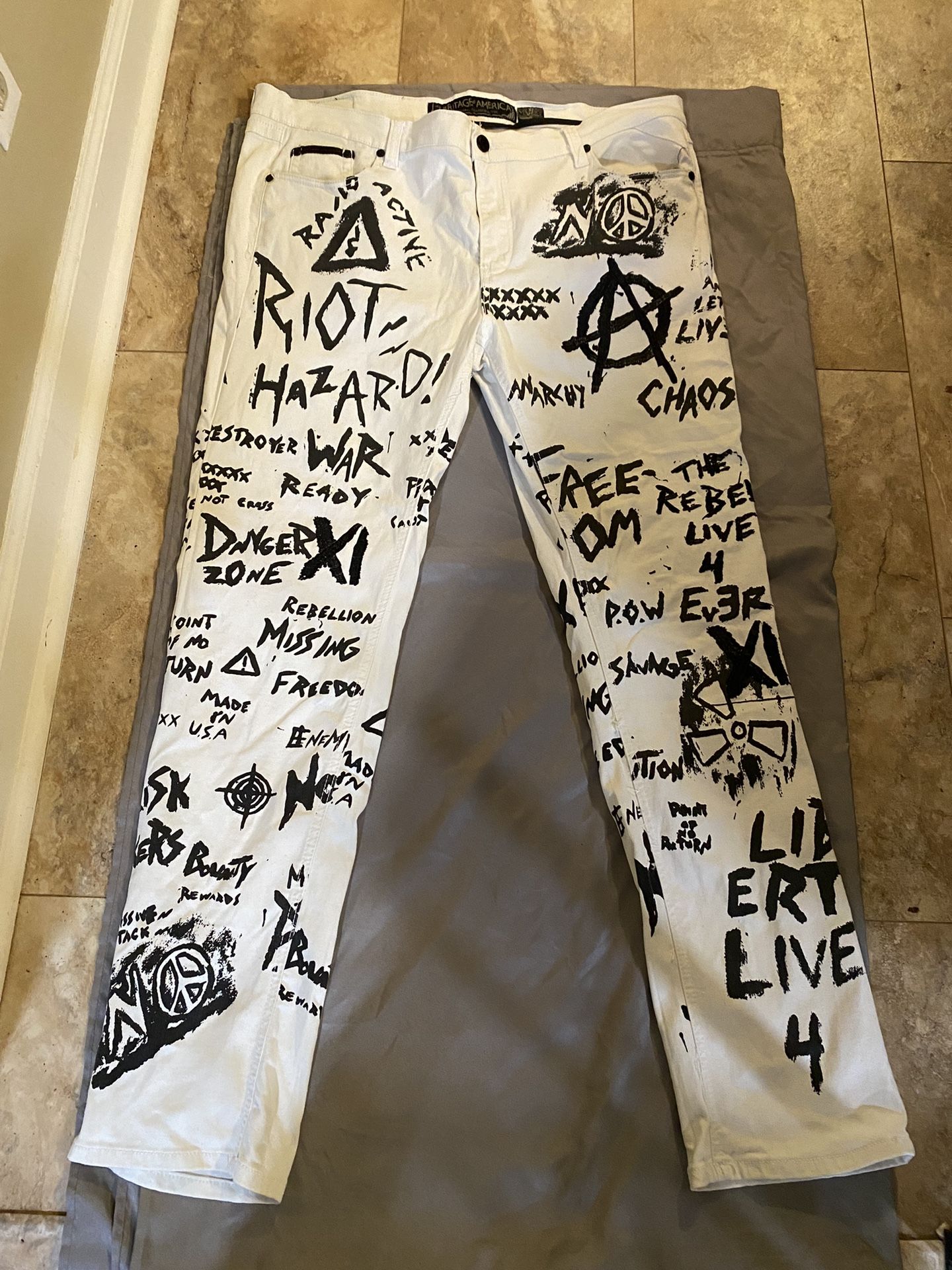 Heritage America Denim Distillery, White Jeans/ Black Graphic Print, Mens W42/L34