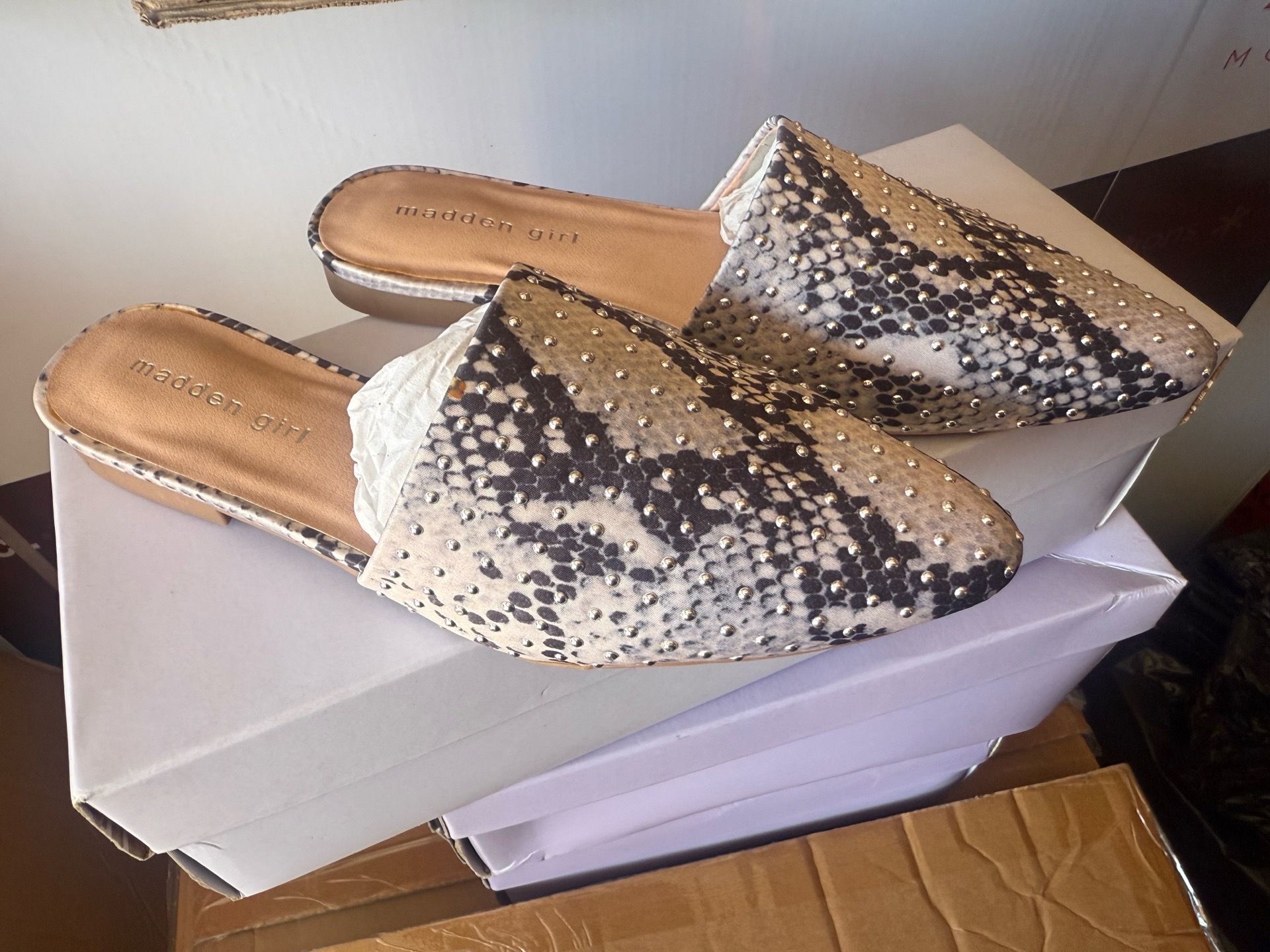 Madden girl slip on shoes