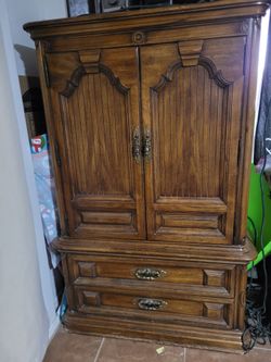Free armoire - dresser