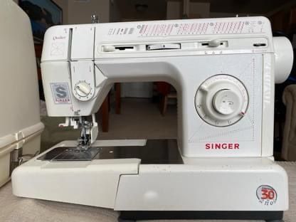 Singer Sewing Machine 5053C + Accessories + Traveling Case