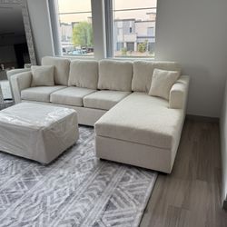 💥brand New Cream Sectional With Free Ottoman 
