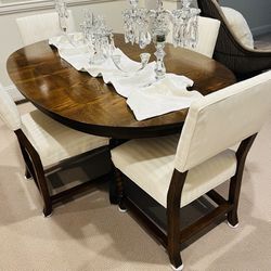Dining Room table with 5 Chairs - Exceptional Condition 