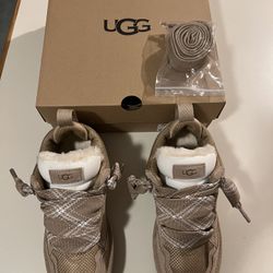 UGG Lowmel - women’s sneakers size 7