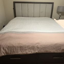 King Bed With Drawers 