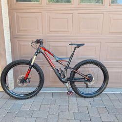SPECIALIZED STUMPJUMPER 27.5 INCH CARBON FULL SUSPENSION MOUNTAIN BIKE ( SETUP TUBELESS)