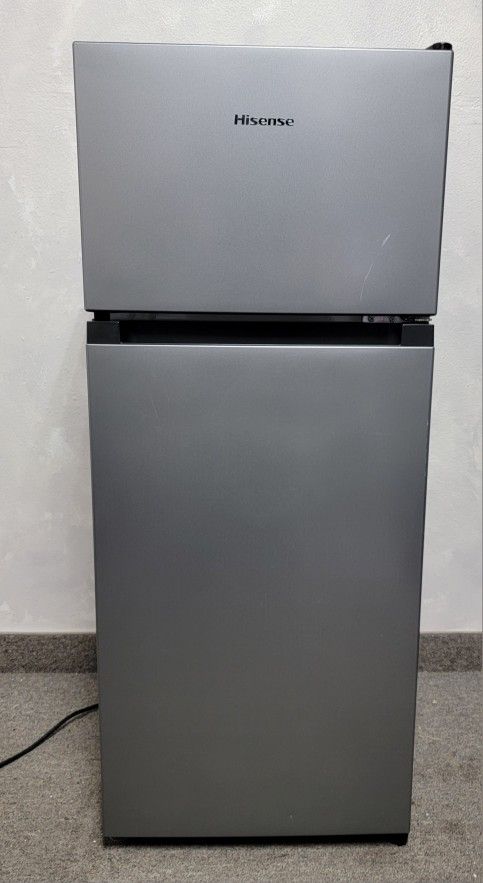 Hisense 4.4 cu. ft. Energy Star
Compact Refrigerator Freezer