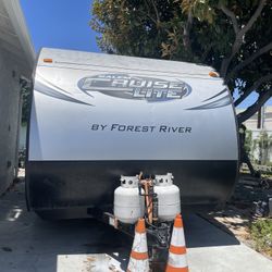 2017  Selma Cruise Lite  17ft( Forest River)