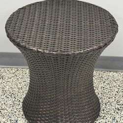 CIRCULAR BROWN WICKER TABLE!  MINT CONDITION!